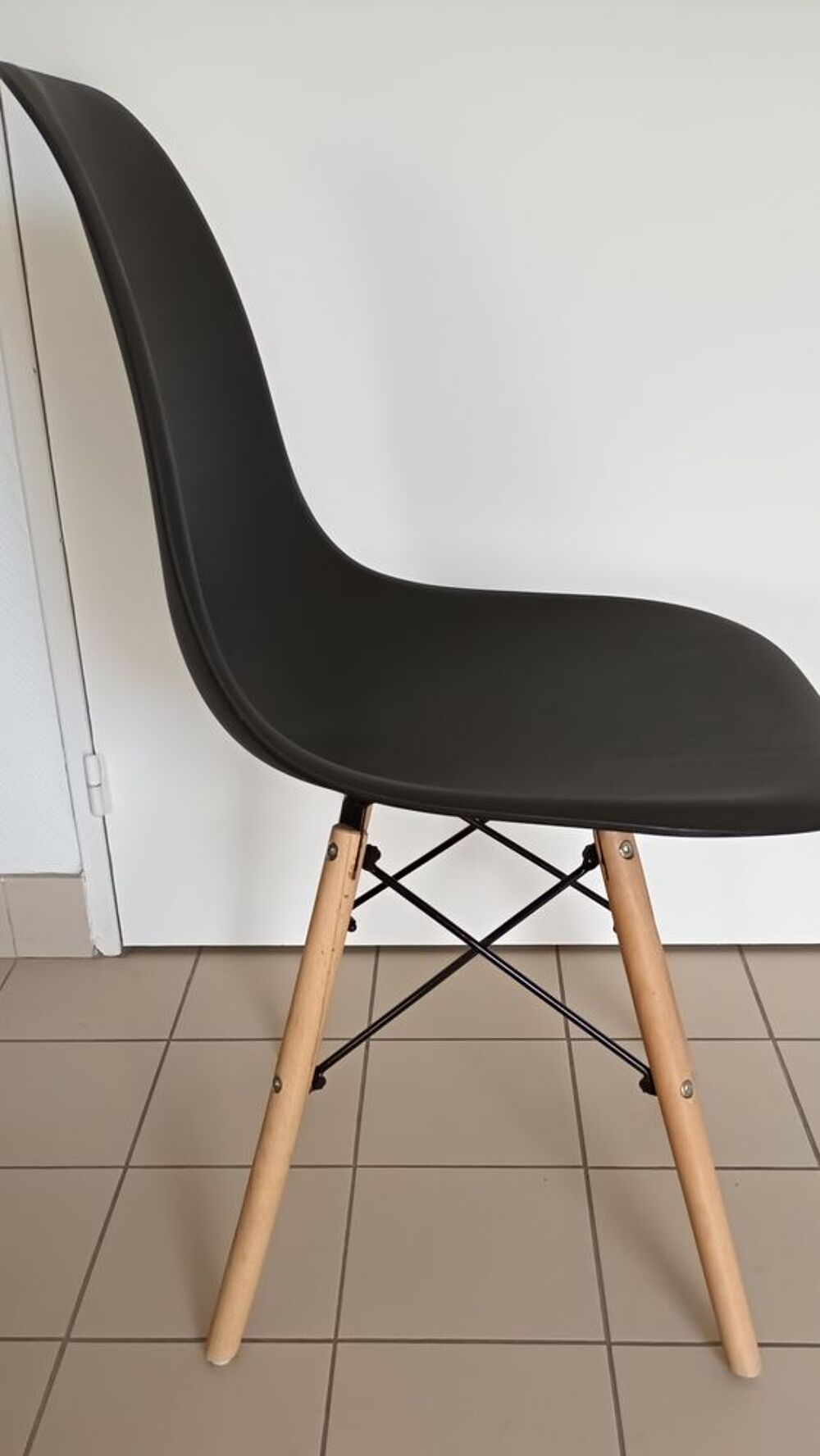 lot 6 chaises suedoises Meubles