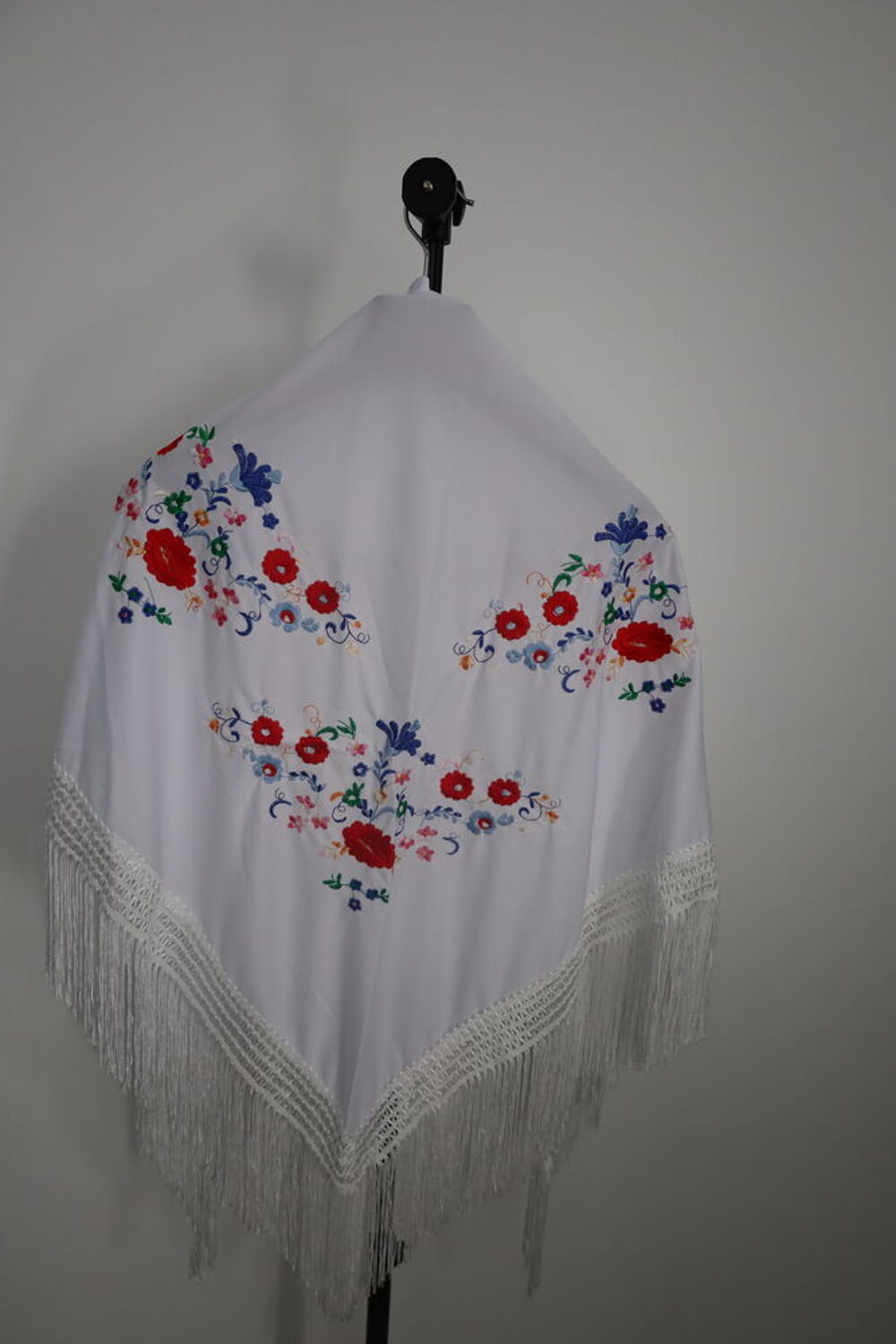 Ch&acirc;le Espagnol Multicouleur Blanc Vêtements