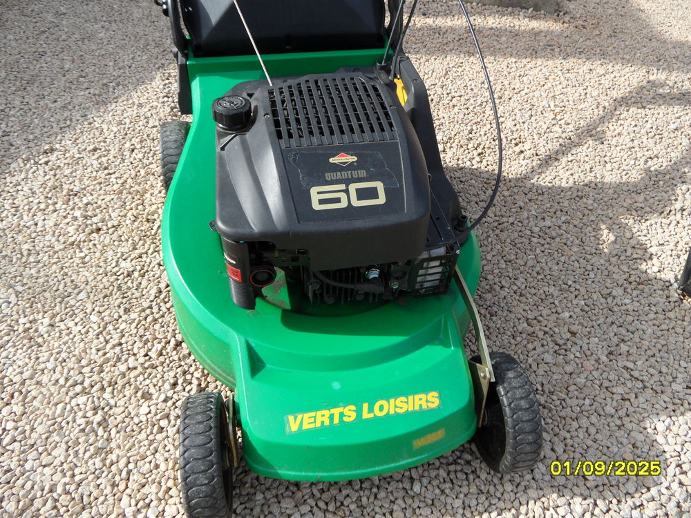 Tondeuse tract&eacute; thermique Jardin