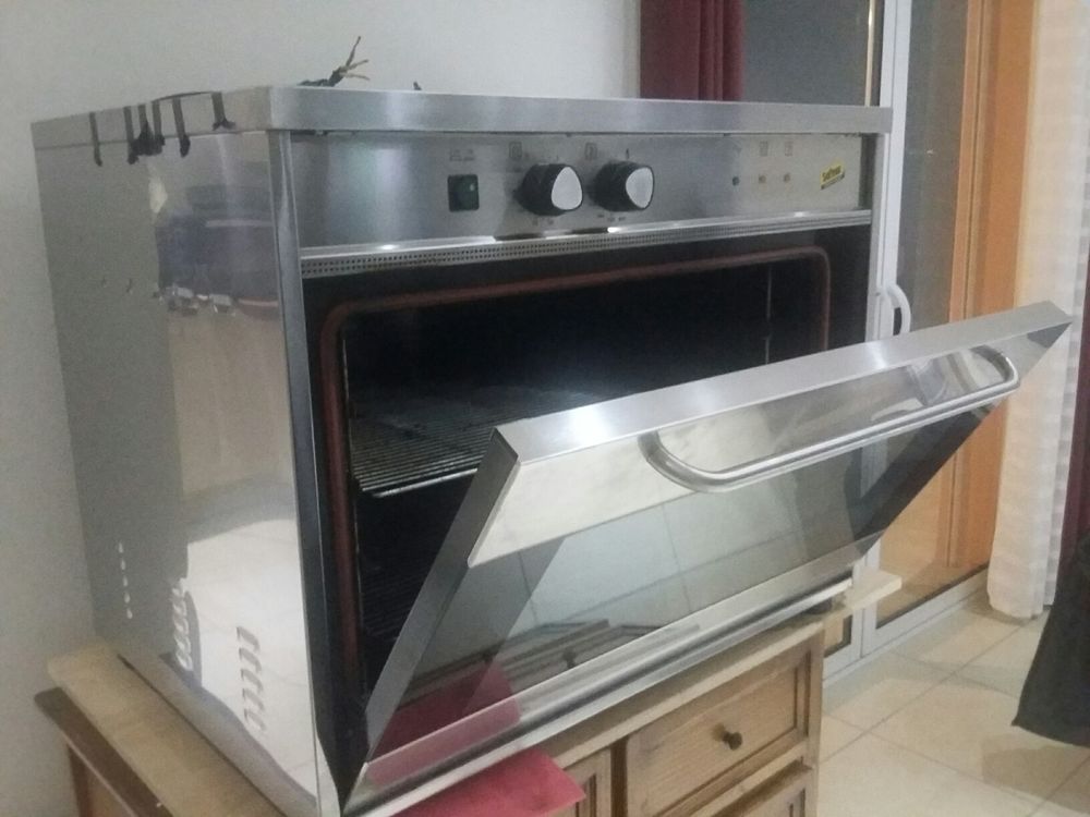 four professionnel Electroménager