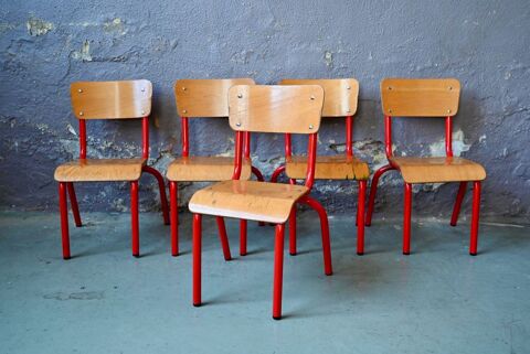 Petite chaise d'cole enfant en bois et mtal rouge vintage 35 Wintzenheim (68)