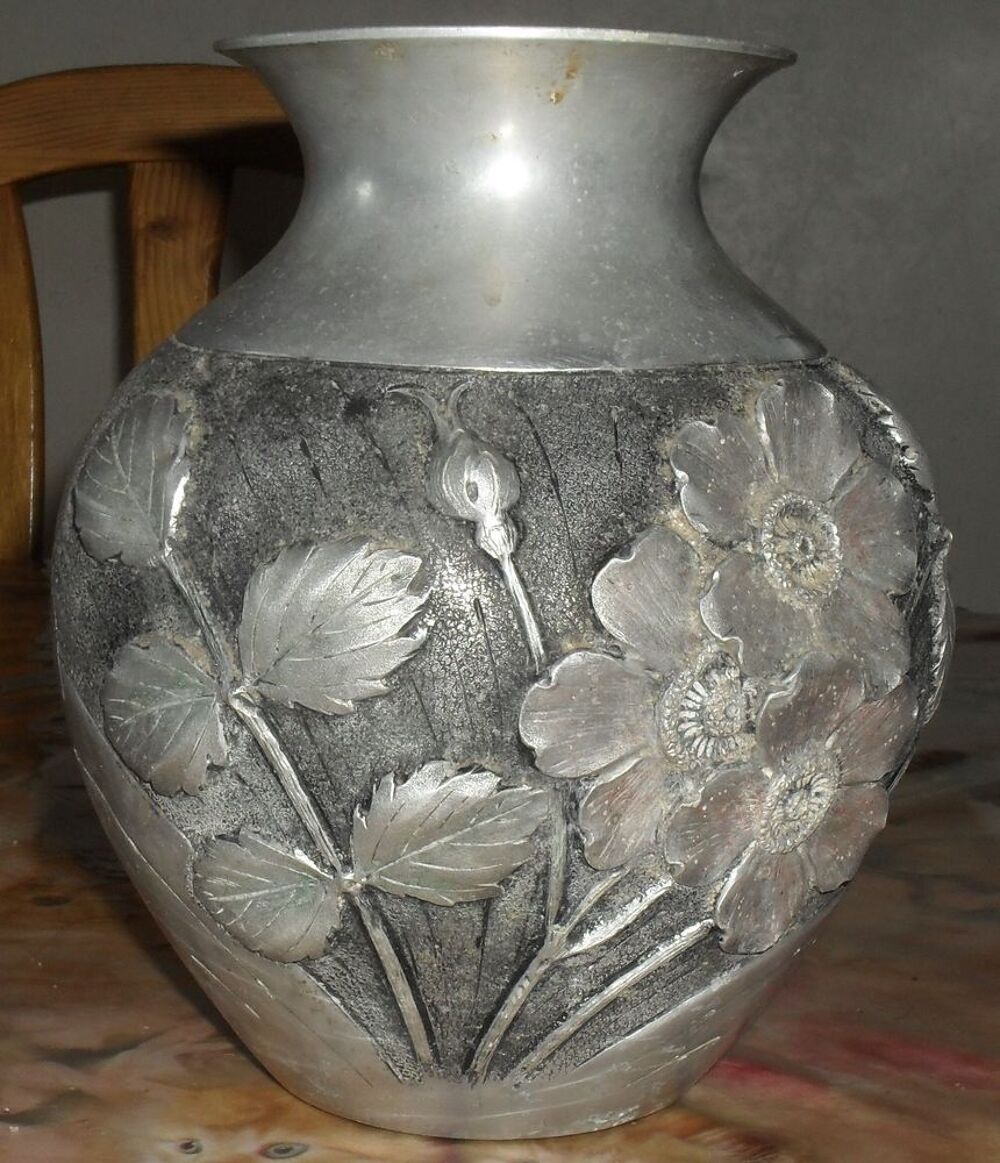 ANCIEN VASE ART D&Eacute;CO (M&eacute;tal d'Art) sign&eacute; L.ROZAY Décoration