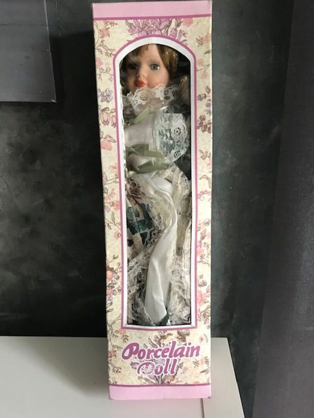 Poup&eacute;e de Collection Porcelaine Doll 