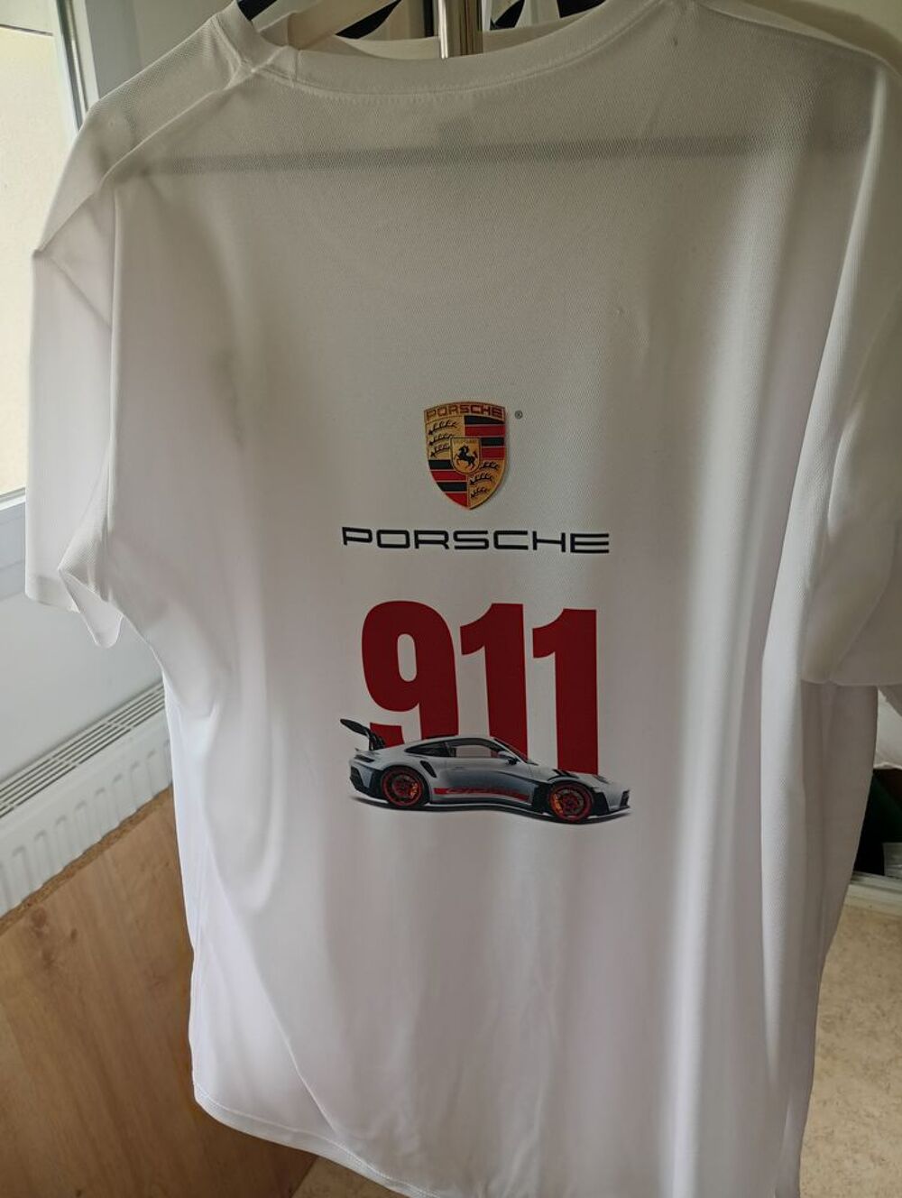 Tee shirt Porsche neuf Vêtements