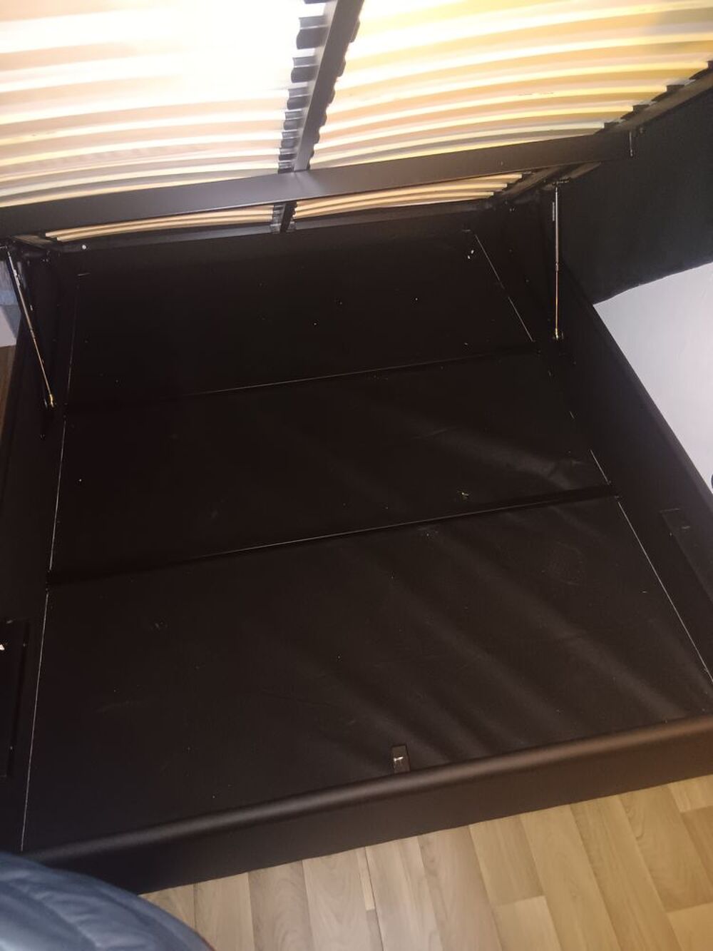 lit coffre 140x190 cm similicuir noir Meubles