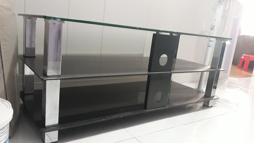 Vente meuble tv en verre ( noir, argent) Meubles