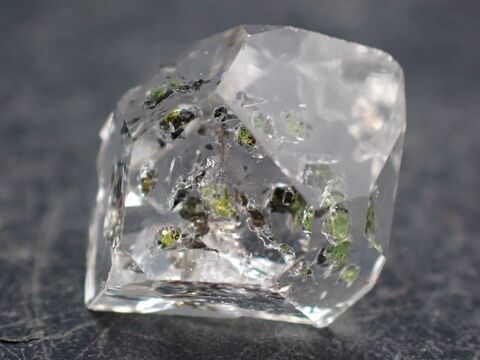 Quartz Ptrole Diamant , bulle mobile fluorescence sous UV  49 Moyenmoutier (88)