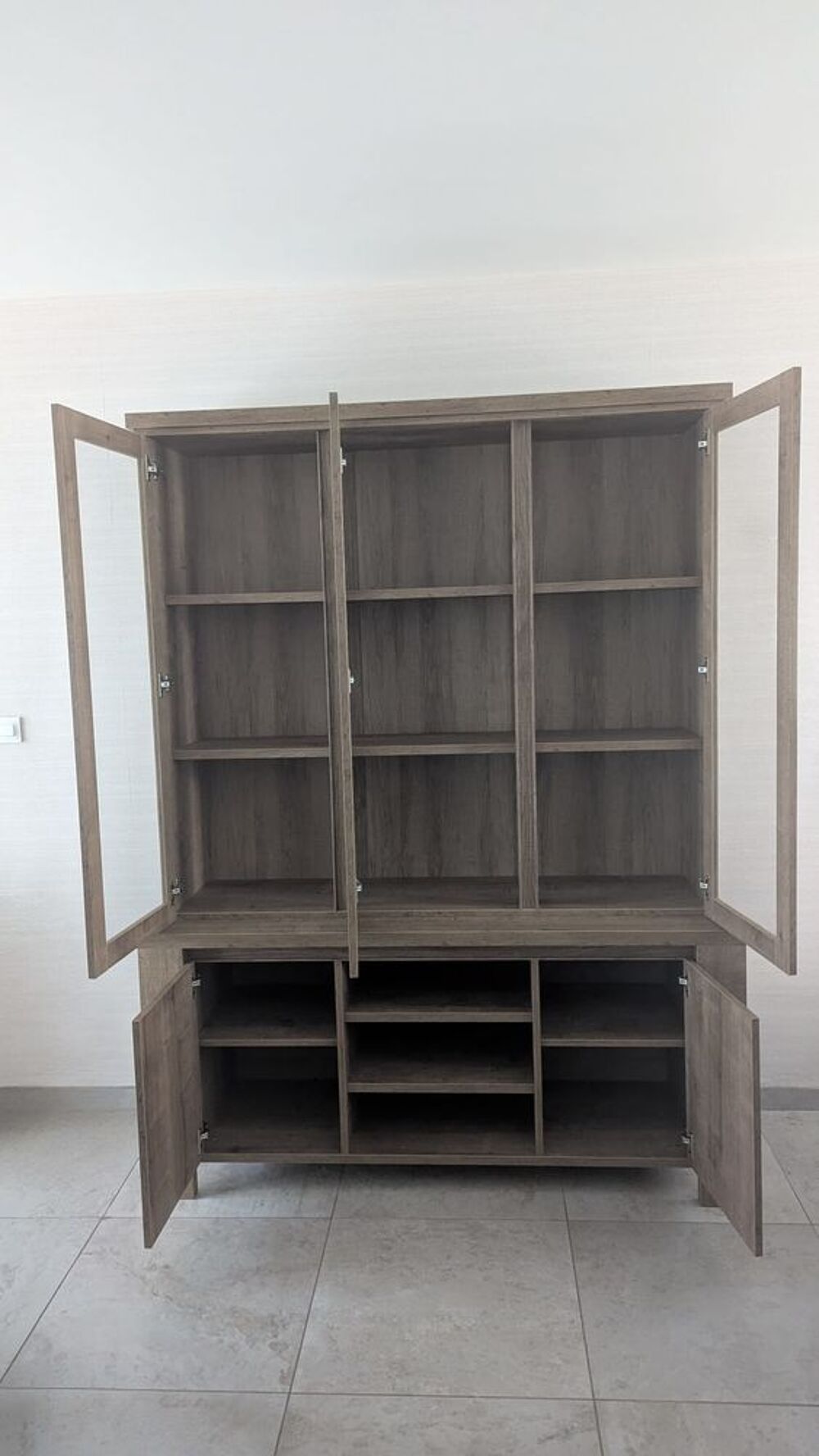 : buffet biblioth&egrave;que/ vaisselier 
Tr&egrave;s bon &eacute;tat. Meubles