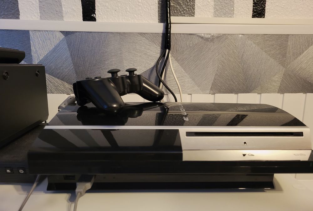 PS3 sony compl&egrave;te manette + c&acirc;bles Consoles et jeux vidéos