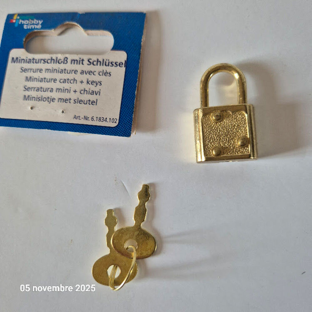 Accessoires deco pour v&ecirc;tements ou pour fermer un carnet sec Bricolage