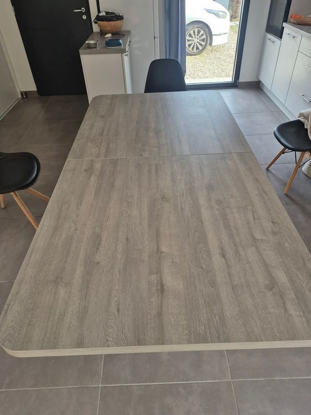Table &agrave; manger de tr&egrave;s bonne qualit&eacute; Meubles