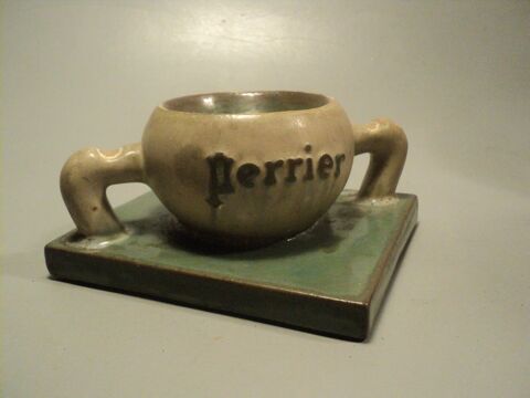 Cendrier Publicitaire Perrier Cramique maille. 30 Loches (37)