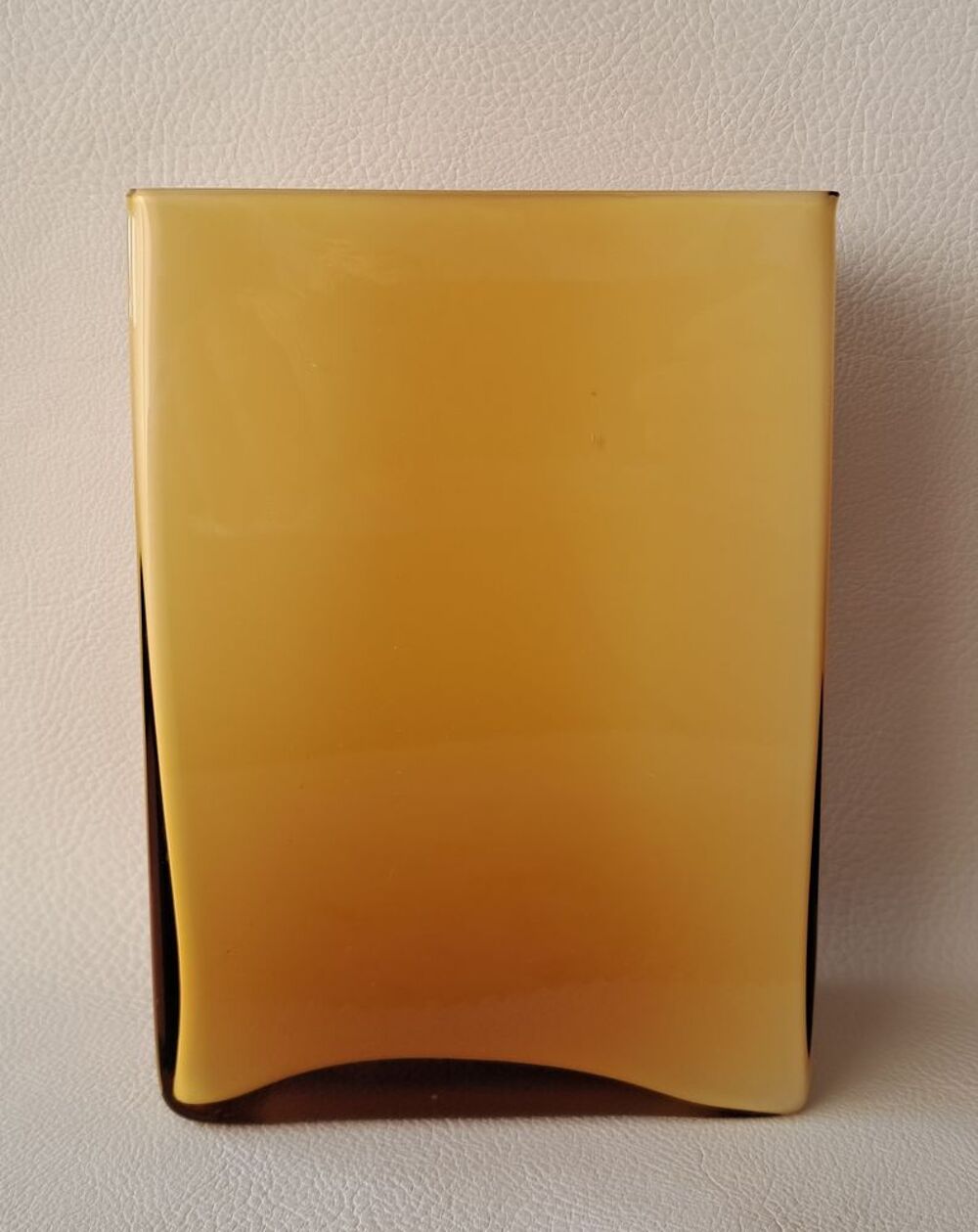 vase rectangulaire en verre couleur caramel &eacute;maill&eacute; blanc Décoration