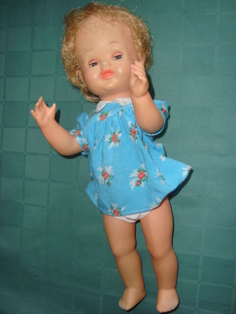 Petite poup�e ancienne 13 Villev�que (49)