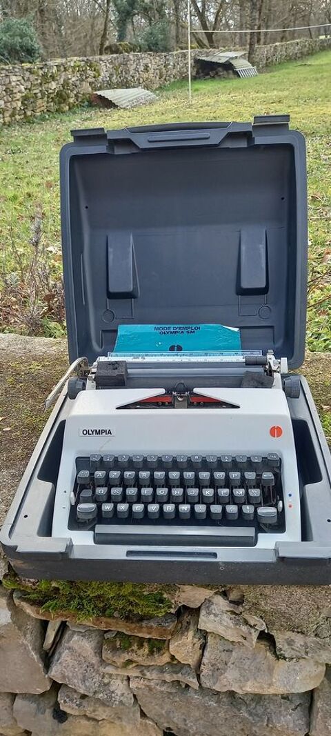 Machine � �crire OLYMPIA SM 200 Lissac-et-Mouret (46)