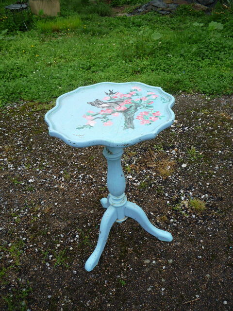 Guéridon,déco chat (G)
diamètre 36cm 15 Castres (81)