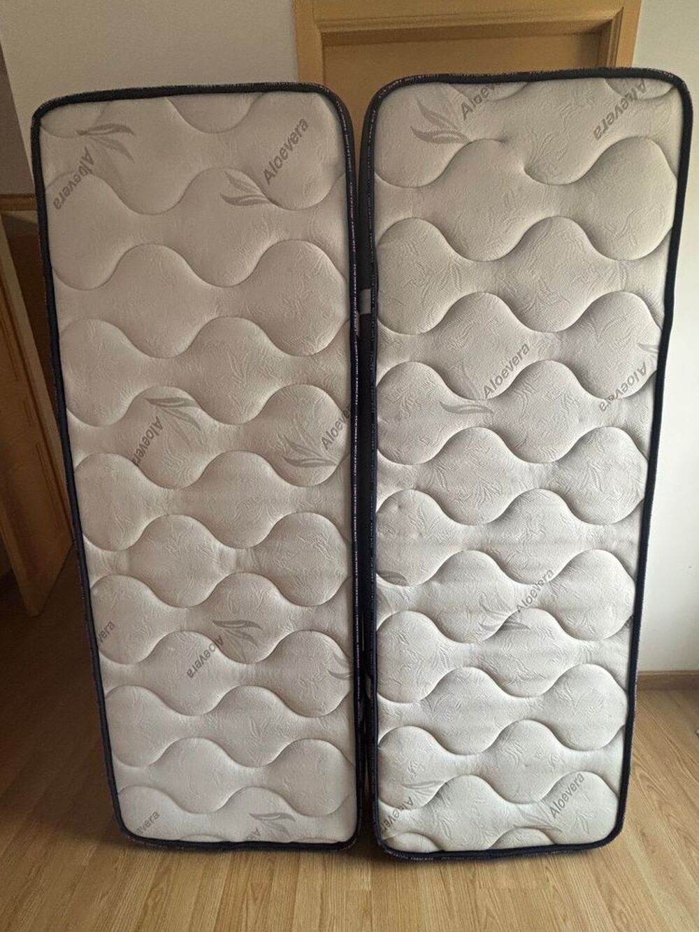 2 Matelas de 70x190 bon &eacute;tat () Meubles