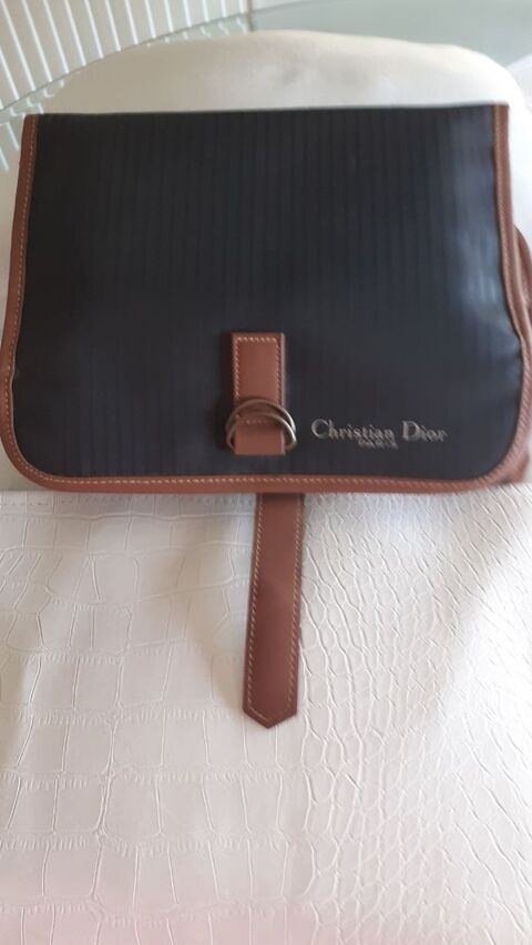 TROUSSE DE  TOILETTE   Christian Dior  Paris. ÉTAT NEUF 19 Le Cannet (06)