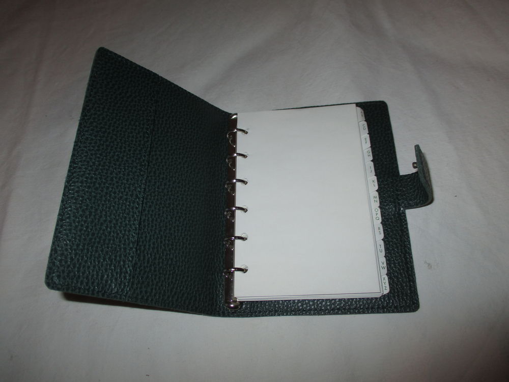 Agenda alphab&eacute;tique complet en cuir
Maroquinerie