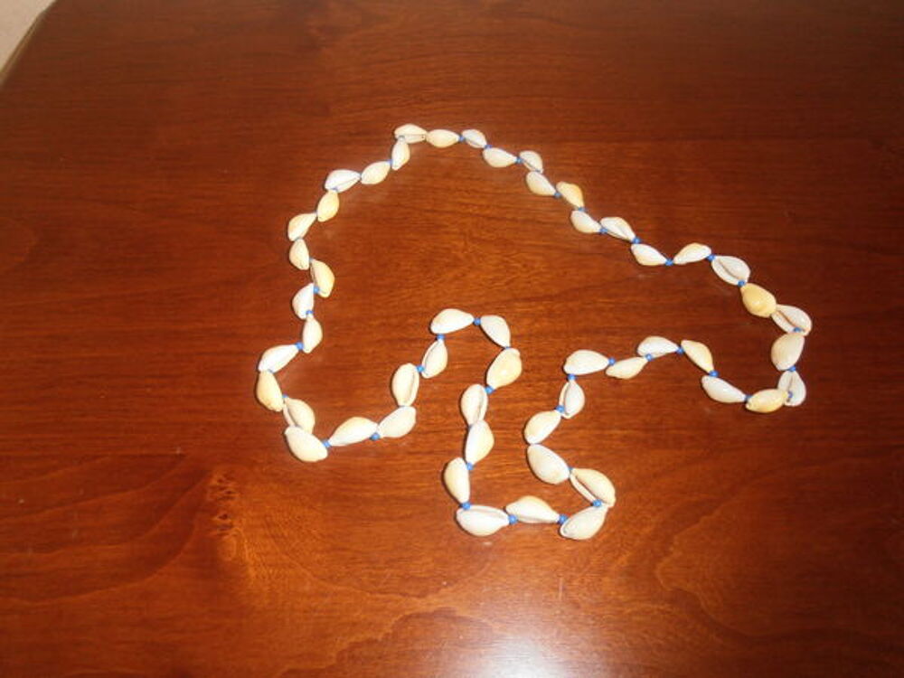 Collier de coquillages 4 (28b) Bijoux et montres