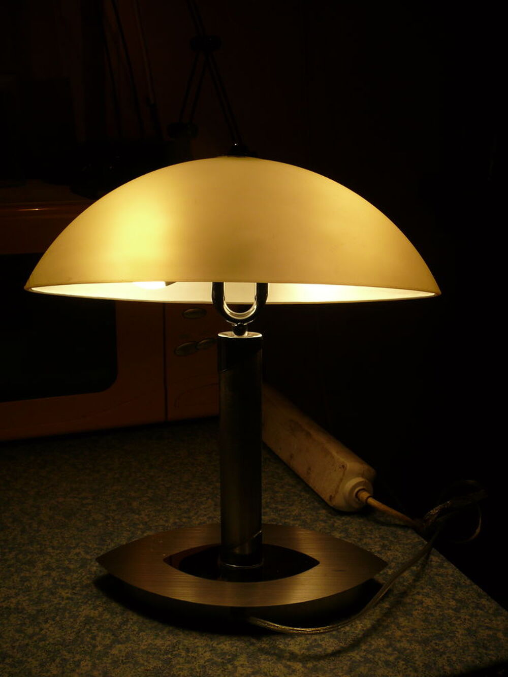 lampe style ann&eacute;e 30, style Bauhaus Electroménager