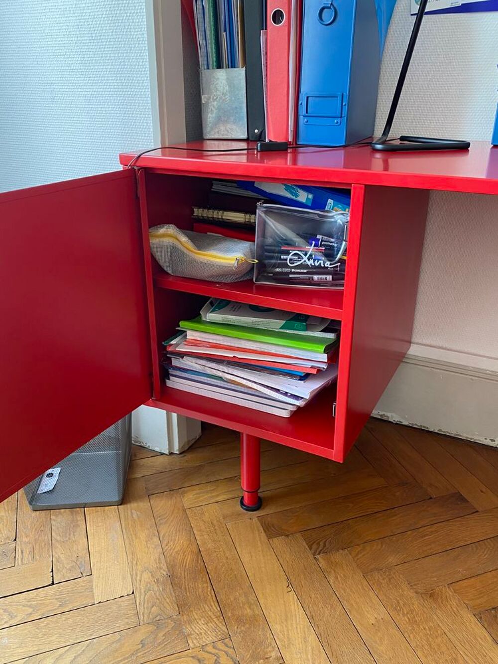 Bureau en m&eacute;tal rouge / Lyon Meubles