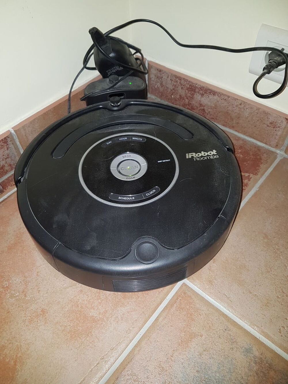 Aspirateur robot IROBOT Roomba 581 Electroménager