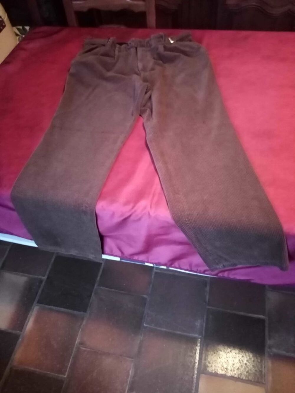 Pantalon en velours marron fonc&eacute; taille 44 Vêtements