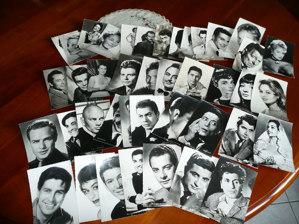 Lot de 43 cartes postales acteurs chanteurs (euse) 