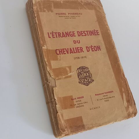 L'étrange destinée du chevalier d'Eon- Pierre Pinsseau, numé 1 Saumur (49)