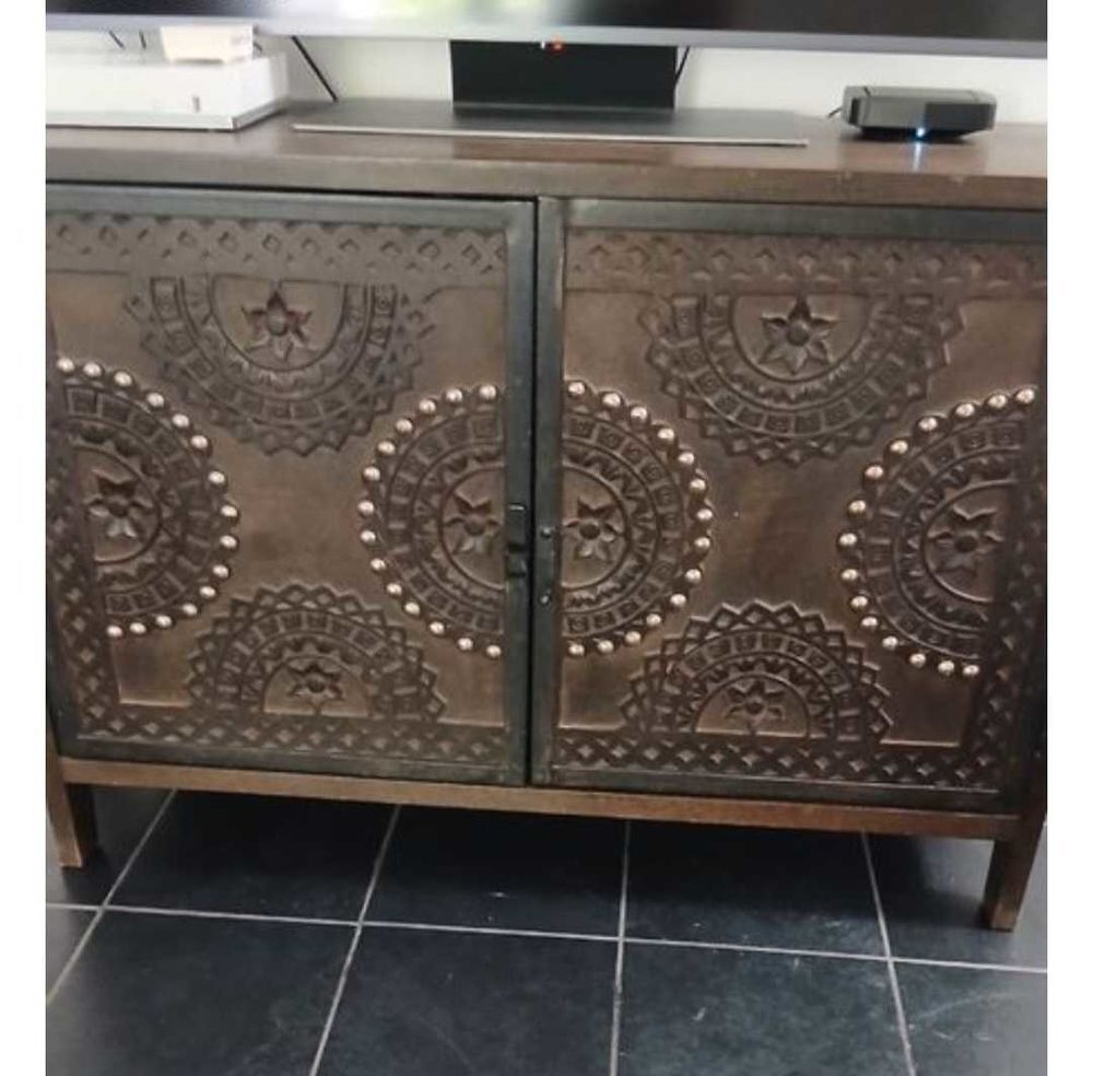 Buffet bas sculpt&eacute; Meubles