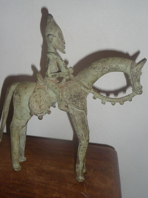 ART AFRICAIN
CAVALIER DOGON SUR SON CHEVAL
BRONZE DOGON 450 Corte (20)