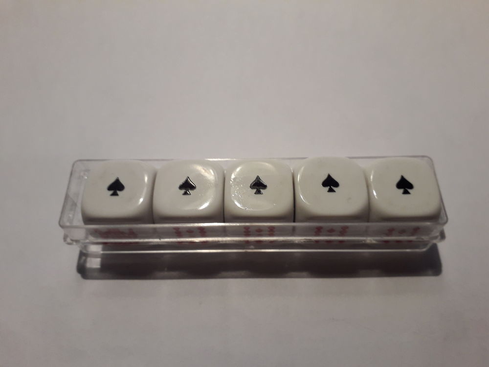 Vintage boite de 5 d&eacute;s Poker d'as Jeux / jouets