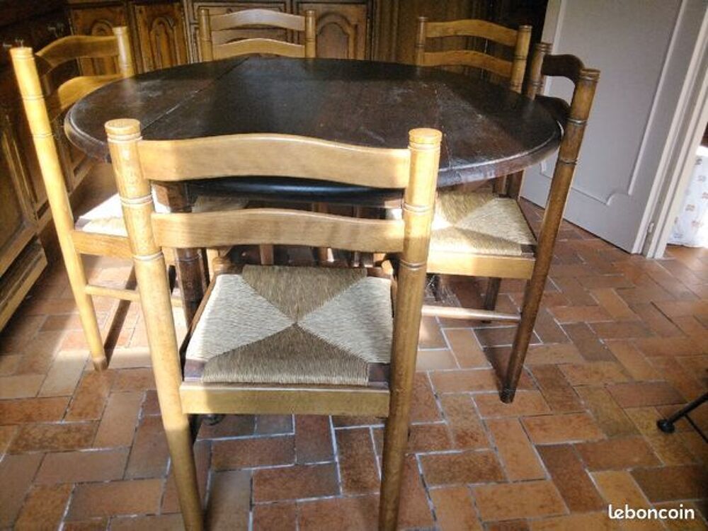 Table et 5 chaises de cuisine Meubles
