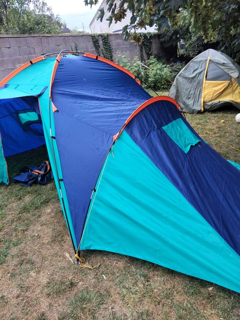 une tente de camping Jardin
