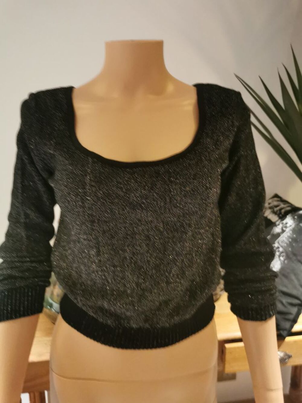 Important stock v&ecirc;tements femme homme et enfant d&eacute;griff&eacute;s Vêtements