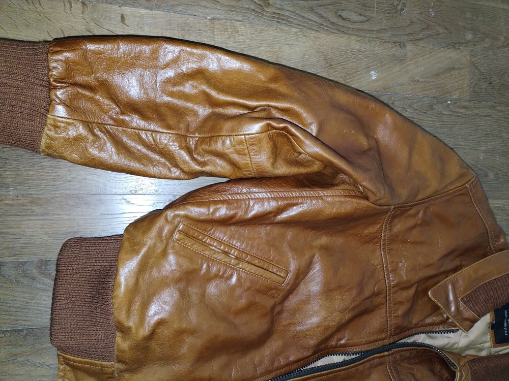 Blouson cuir OAKWOOD (Taille L)
Vêtements
