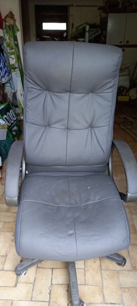 fauteuil de bureau comme neuf de couleur gris fonc 80 Nogent-le-Rotrou (28)