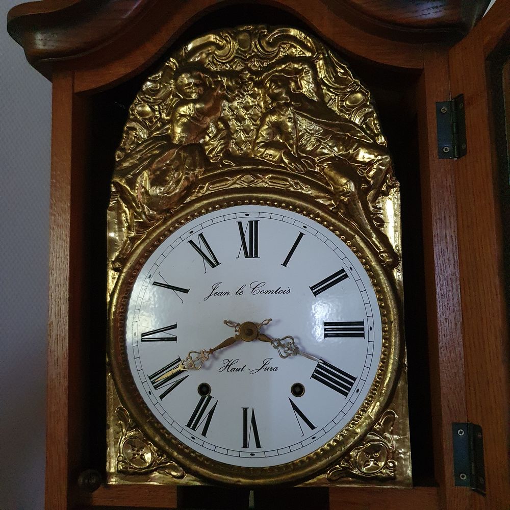 Horloge comtoise. Meubles
