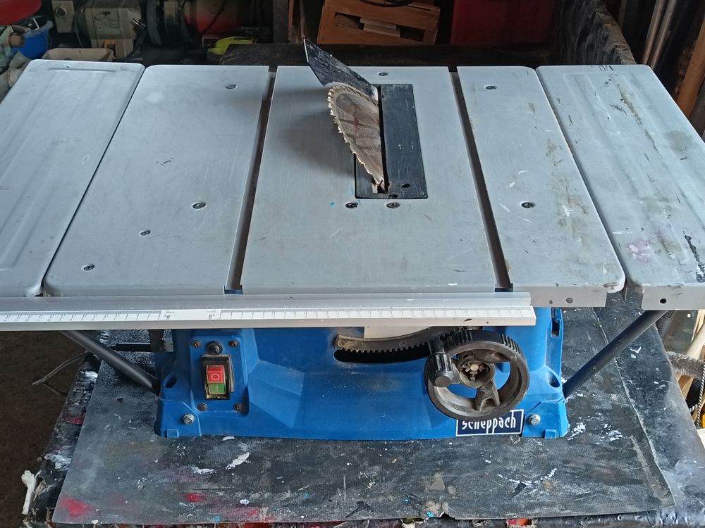 Scie &eacute;lectrique,sur table pour bois et autres mat&eacute;riaux. Bricolage