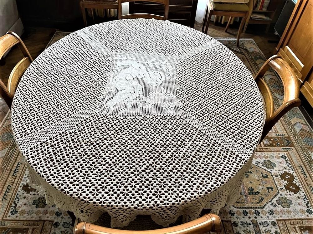Nappe ronde neuve blanche faite main au crochet 280 cm diam D�coration