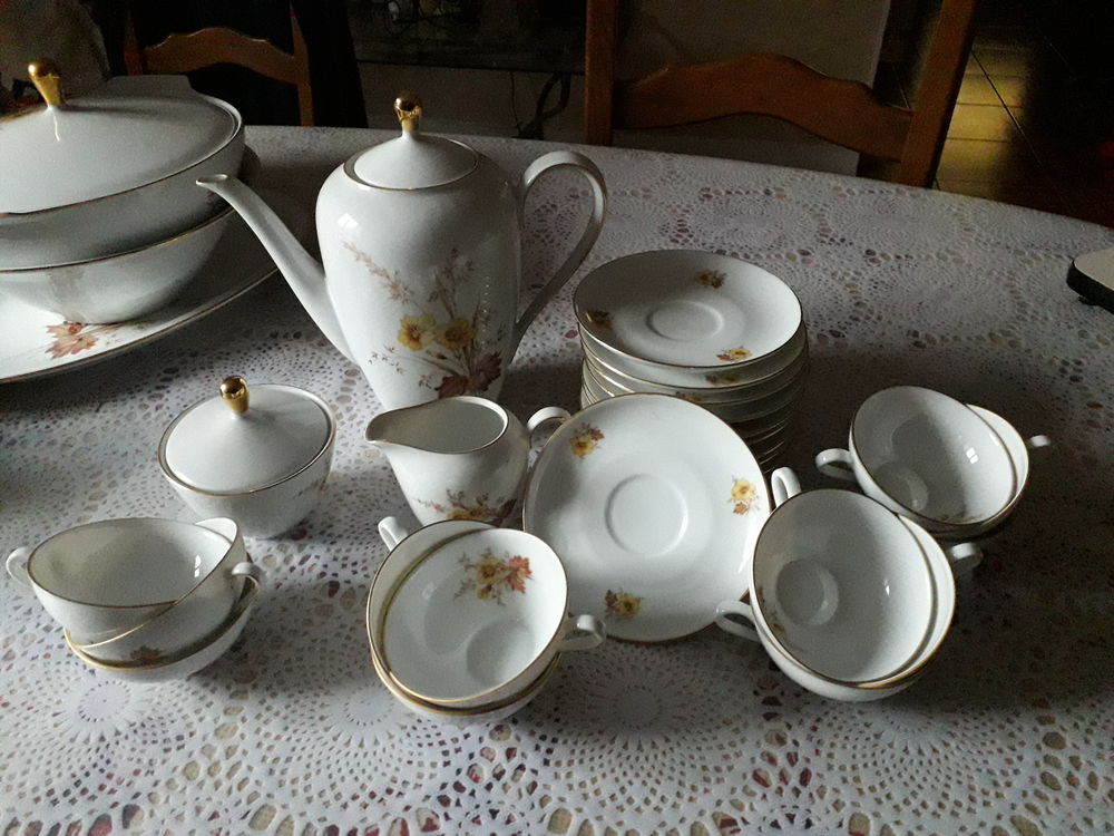 ENSEMBLE COMPLET DE VAISSELLE EN PORCELAINE DE 73 PI&Egrave;CES Cuisine