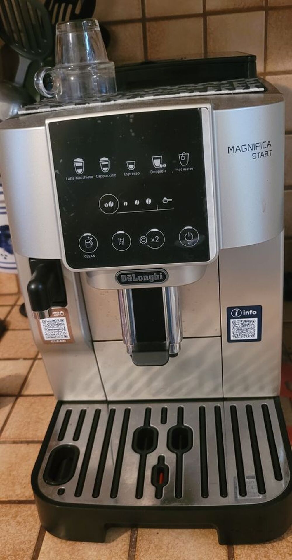 Machine a caf&eacute; Delonghi magnifica start 
Electroménager