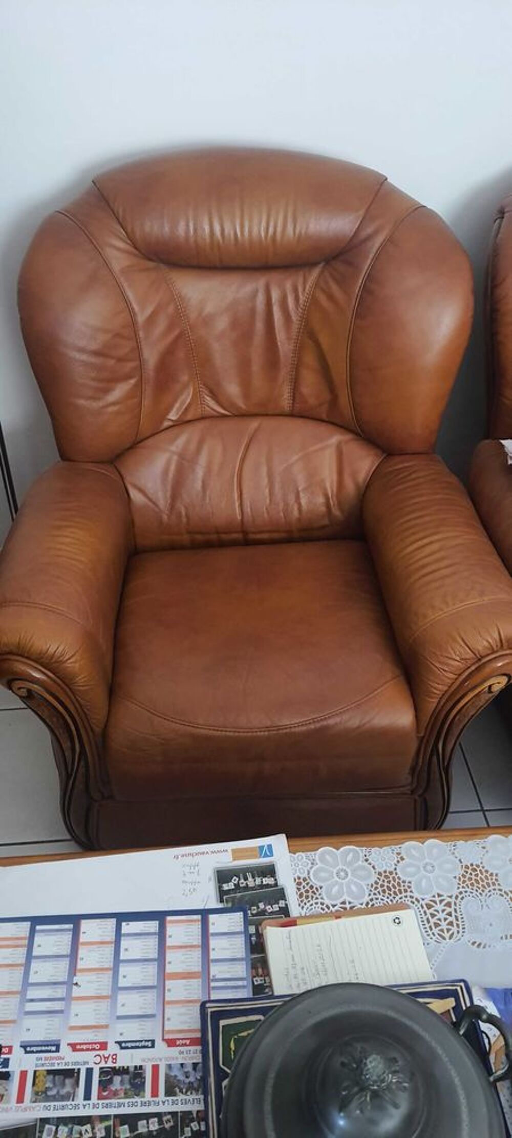 fauteuil et lampe Meubles