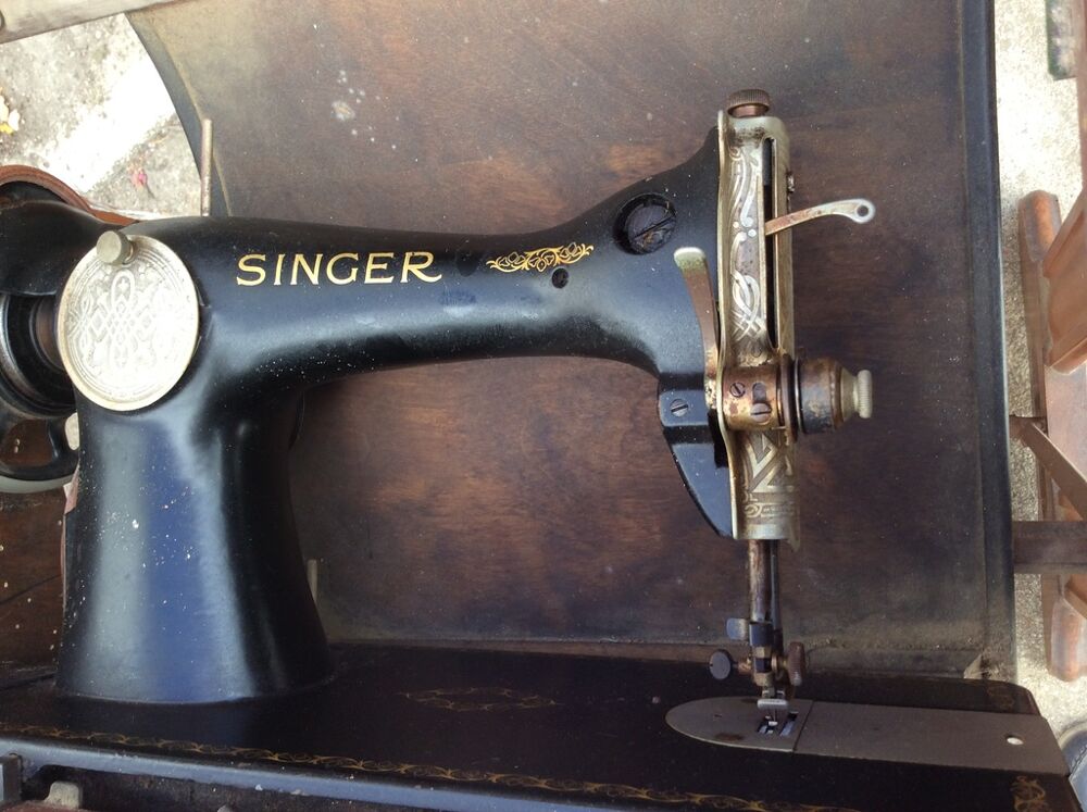 Machine &agrave; coudre ancienne SINGER Décoration