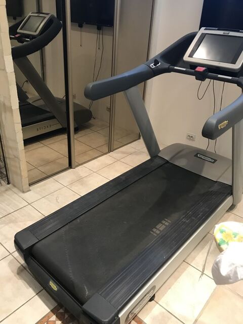 TAPIS DE COURSE PROFESSIONNEL TECHNOGYM RUN 900F DVB TV 1500 La Valette-du-Var (83)