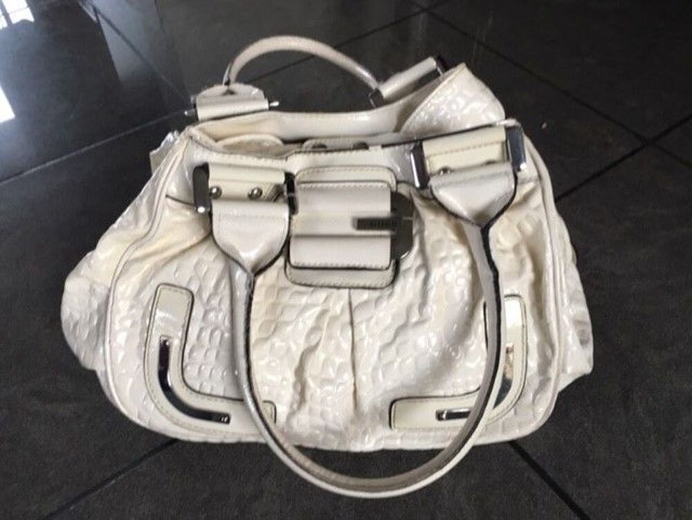 SAC CABAS blanc verni authentique GUESS Maroquinerie