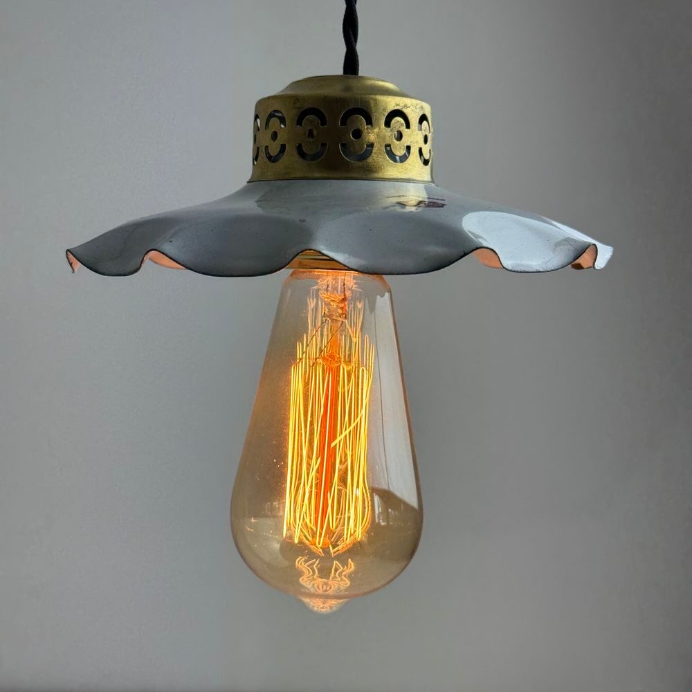PAIRE D'ANCIENNES PETITES SUSPENSIONS EMAILLEES Décoration