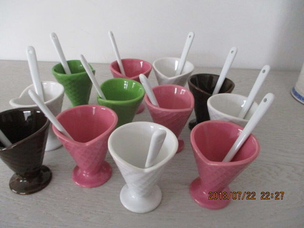 Douze petits cornets &agrave; glace Décoration
