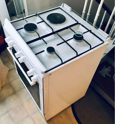 Cuisini�re mixte Bosch avec four � catalyse
190 Metz (57)